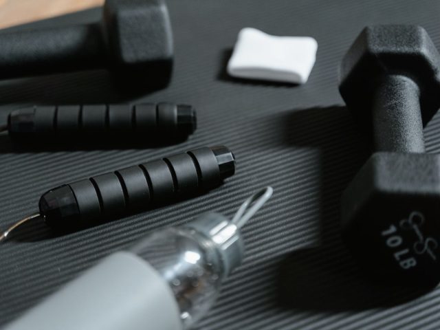 Comparatif TheraBand vs autres bandes élastiques
