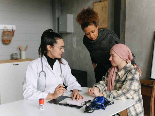 Comment les initiatives de santé communautaire peuvent-elles améliorer le bien-être collectif ?